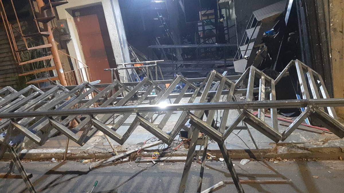 Fabricação de peças metálicas na oficina